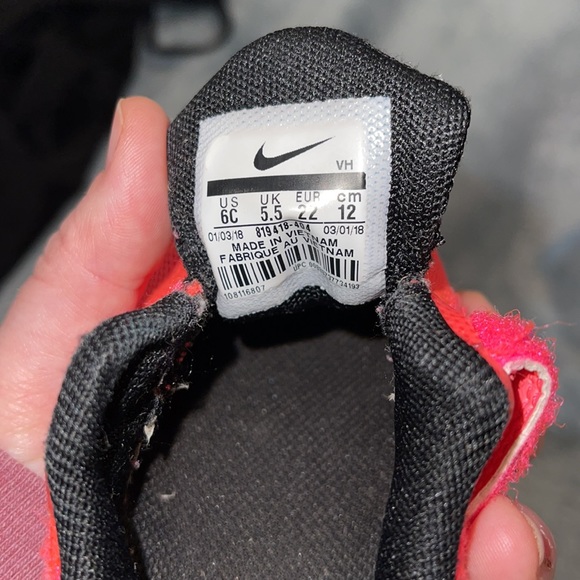 Toddler Girls 6C Nike Velcro shoes - Picture 9 of 9